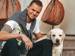 Дмитрий Тарасов сфотографировал жену Анастасию с молокоотсосом: фанаты недовольны