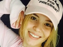 Анна Шульгина сверкнула ягодицами