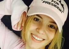 Анна Шульгина сверкнула ягодицами