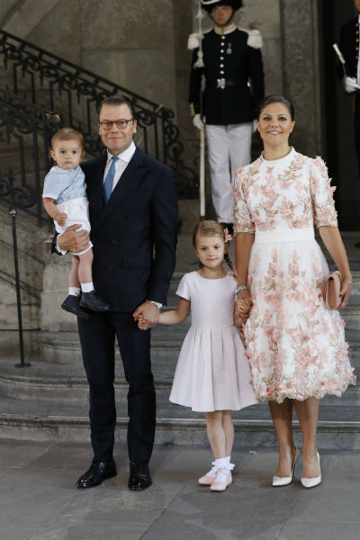 Принцесса Виктория с мужем и детьми