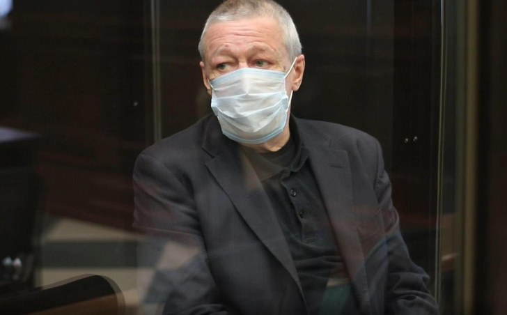 «Курьер мог выжить»: адвокат Михаила Ефремова рассказал, о чем он просит в кассации