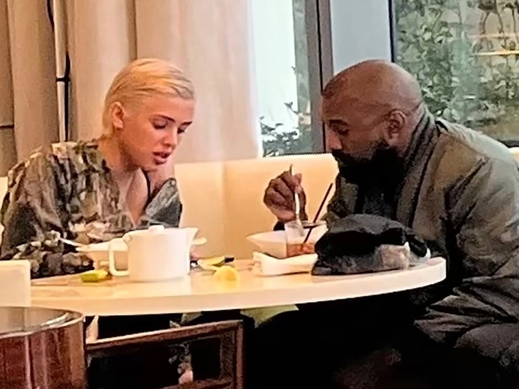 Бьянка Цензори и Канье Уэст в ресторане в Лос-Анджелесе, январь 2023