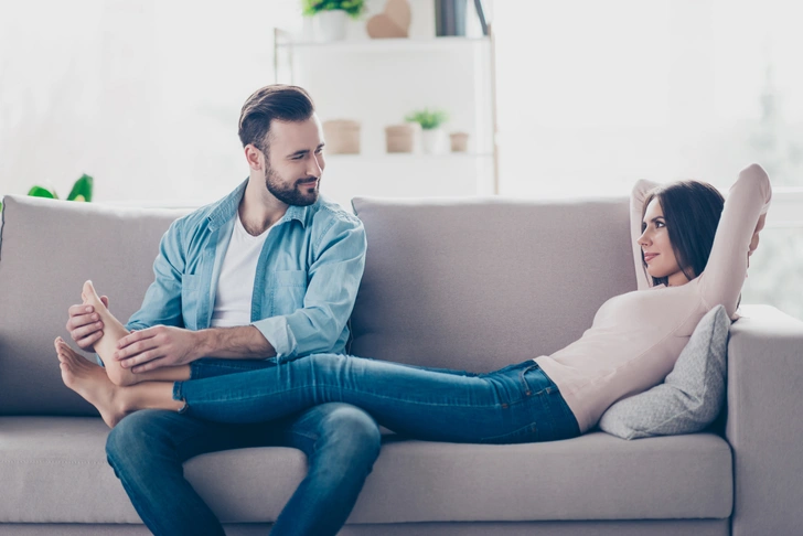 Мир у твоих ног: как быть лучшей для любовника с фут-фетишем | woman.ru