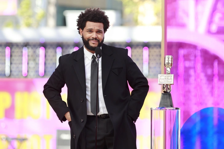 «Она кинозвезда»: The Weeknd подтвердил роман с Джоли