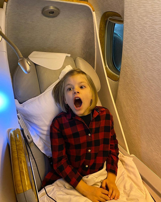 Фото №1 - Решетова увезла годовалого сына на отдых на частном самолете