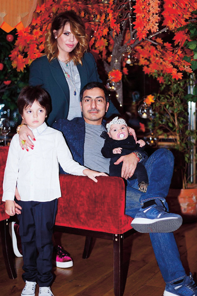 Анастасия с мужем Сергеем, сыном Сашей и дочкой Верой