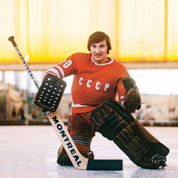 Одни из главных соперников СССР на льду - канадцы - называли нашего голкипера "человеком с тысячью рук и тысячью глаз", начало 80-х