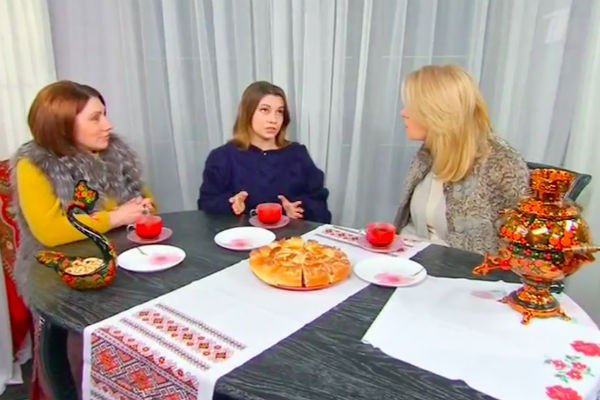 Мария Шукшина в гостях у Розы Сябитовой и ее дочери Ксении