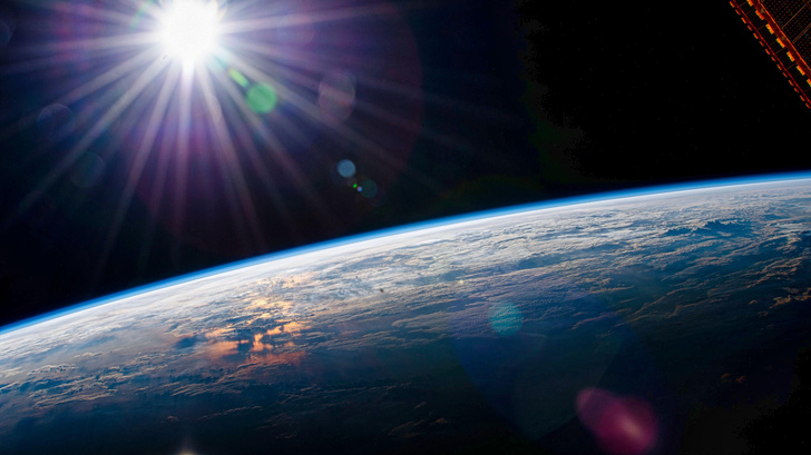 Растет ли масса Земли от поглощаемого солнечного света?