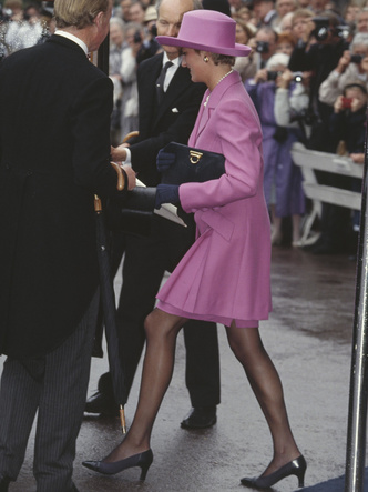 Фото №43 - От персикового до фуксии: как принцесса Диана носила розовый цвет (и почему он ей так шел)