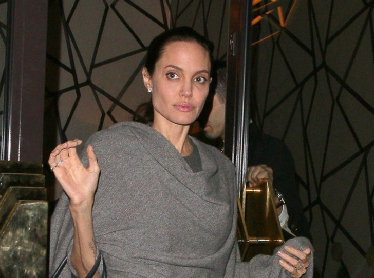 Фото №9 - 6 навязчивых идей Анджелины Джоли, разрушивших ее брак