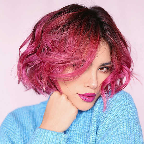 «Розовое шампанское» — самый яркий и модный цвет волос на зиму 2023