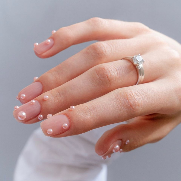 Фото №5 - Жемчуг на ногтях — новый женственный тренд маникюра, который покорил Инстаграм