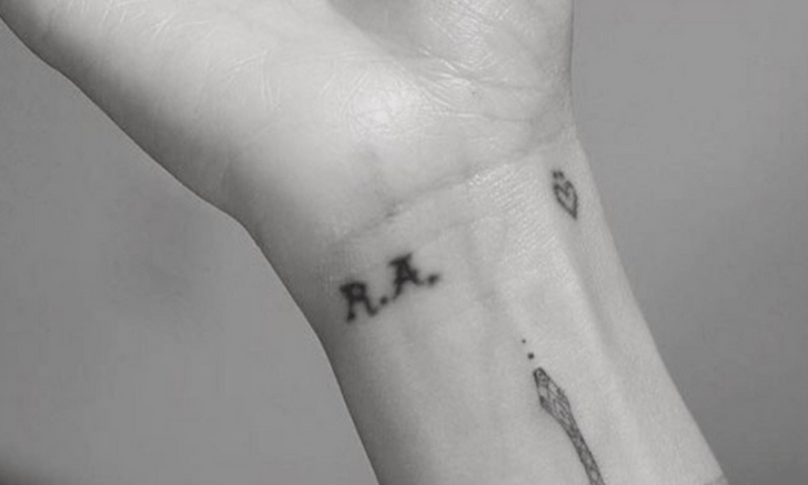 Значение татуировки пять точек на руке