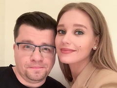СМИ: подруга Кристины Асмус намекнула на причины конфликтов актрисы с Харламовым