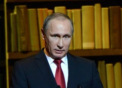 Владимир Путин присвоил звание «Мать-героиня» жене Рамзана Кадырова