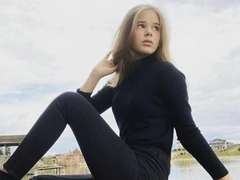 Серые глаза, русые косы: как выглядит 13-летняя дочь Александра Абдулова