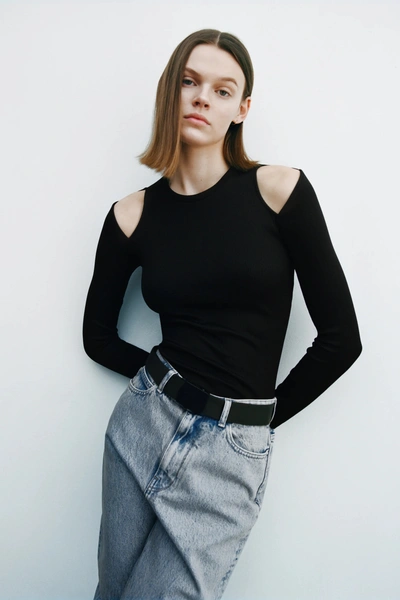 Топ ZaraЦена: 1 499 руб.Где купить: zara.com