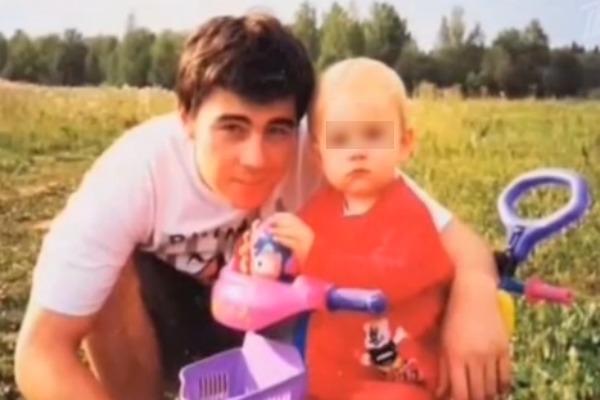 Сергей Бодров и маленький сын Саша