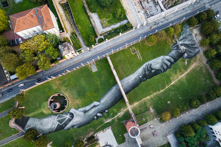 Lavazza совместно с художником Сайпе создали арт-объект в парке в Турине