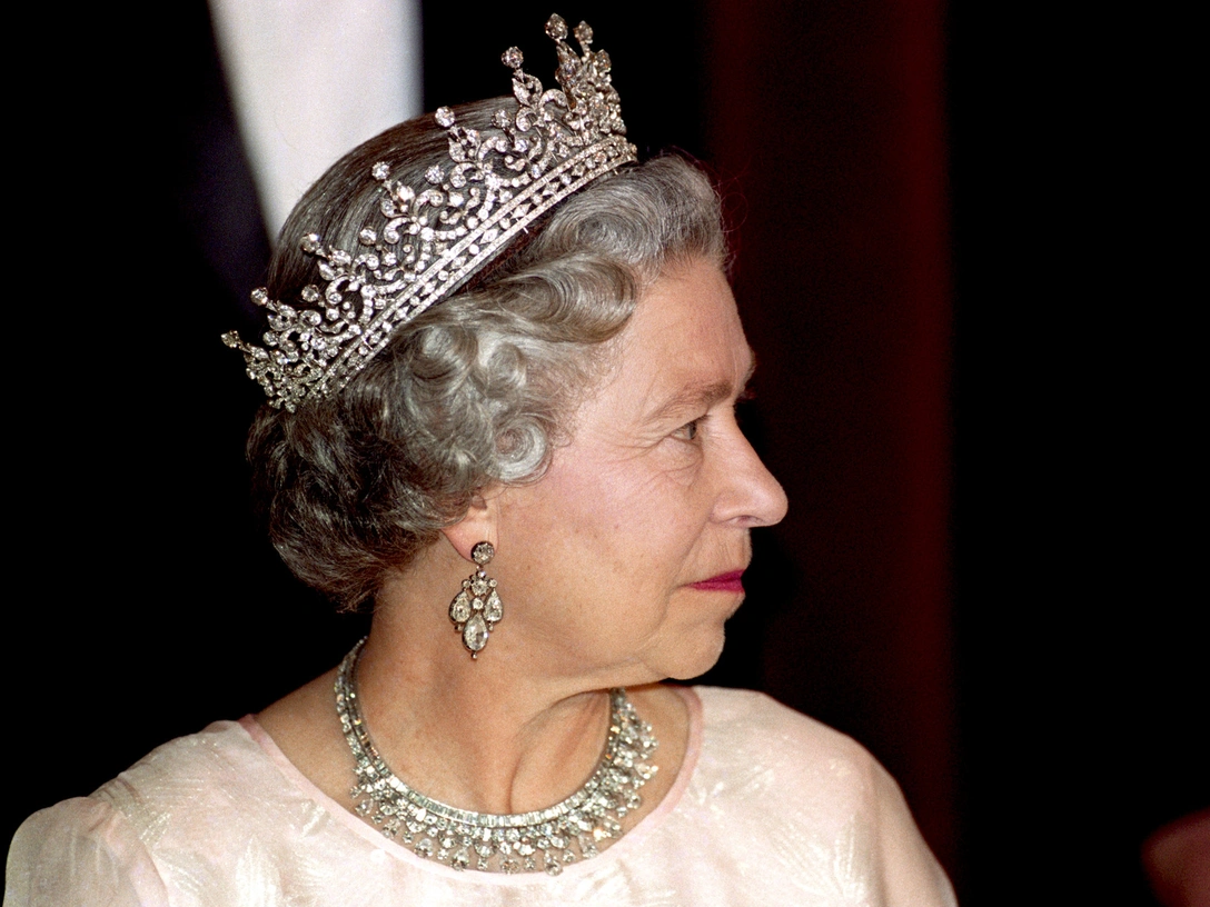 Елизавета II на государственном банкете в Будапеште, 1993 | marieclaire.ru
