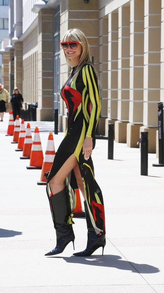 Не надо стесняться: Хайди Клум в сексуальном платье, которое подчеркнуло ее идеальные ноги