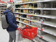 Запасы гречки на 70 дней и рост цен на дешевые иномарки: чего ждать россиянам в ближайшее время