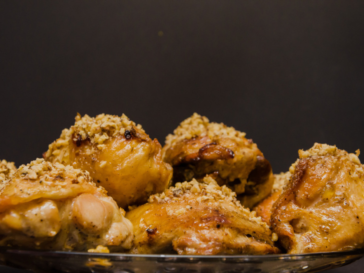 Ужин на всю семью: 5 лучших рецептов фаршированной курицы — с грибами, шпинатом и сыром