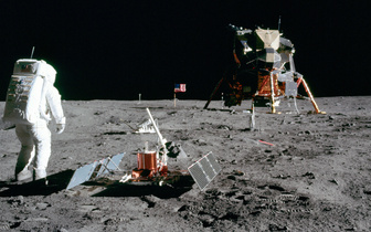 54 года назад первый человек ступил на поверхность Луны