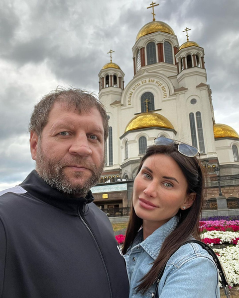 Не опять, а снова! Александр Емельяненко женился на бывшей супруге. Смотрим на фото избранницы бойца