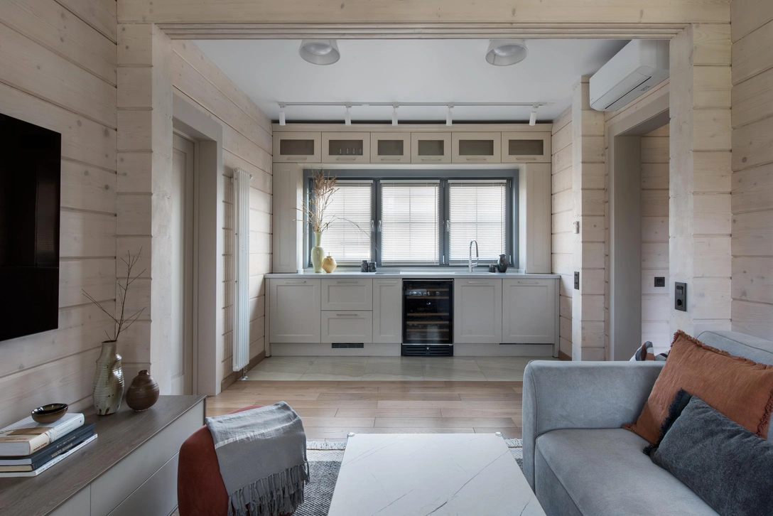 Кухня, «Кухонный Двор». Диван, Диван.ру. Освещение, Mantra. Керамогранит, Creto. Паркет, Coswick. | Источник: Ольга Мелекесцева