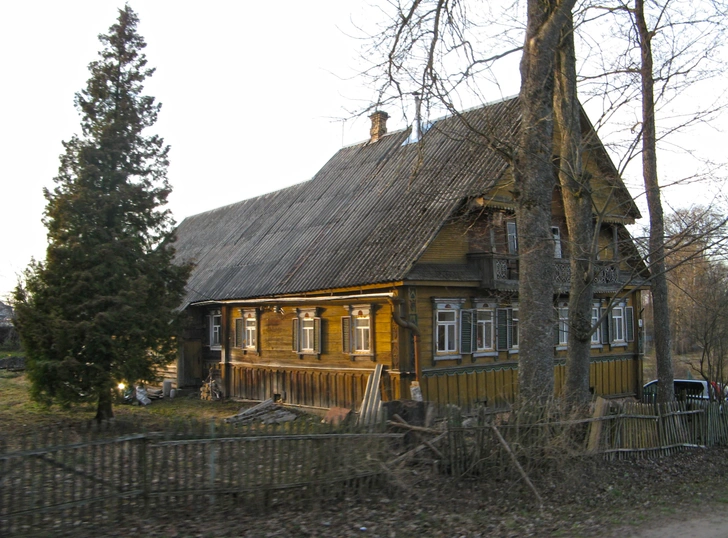 Дом Парфеновых (Парфеевых): Центральная улица, 70, Лампово, Гатчинский район, Ленинградская область. | Источник: Екатерина Борисова/Wikimedia Commons/CC BY-SA 4.0