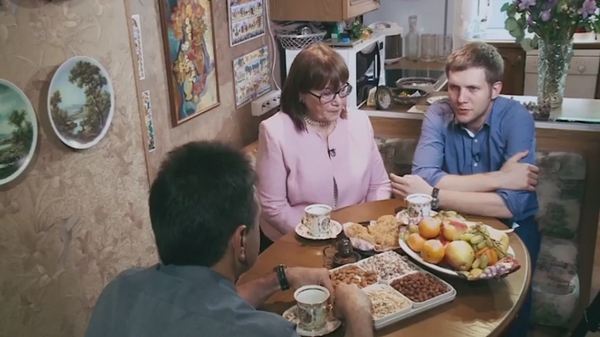 Тимур Кизяков общается с Борисом Корчевниковым и его матерью