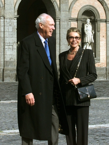 Принц Витторио Эмануэле ди Савойя и его жена принцесса Марина (бабушка и дедушка Виттории) в Неаполе, 16 марта 2003