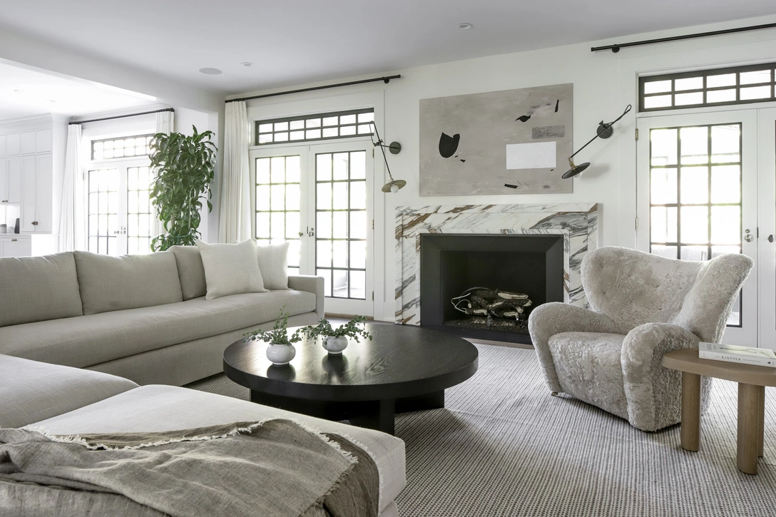 Монохромный дом для молодой семьи в Скарсдейле | Источник: Эрик Стриффлер (Eric Striffler)