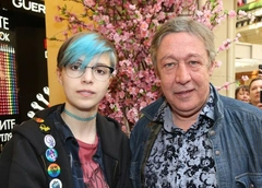 Родители-алкоголики, домашнее насилие, атаки хейтеров. Корень проблем дочери Михаила Ефремова Анны Марии