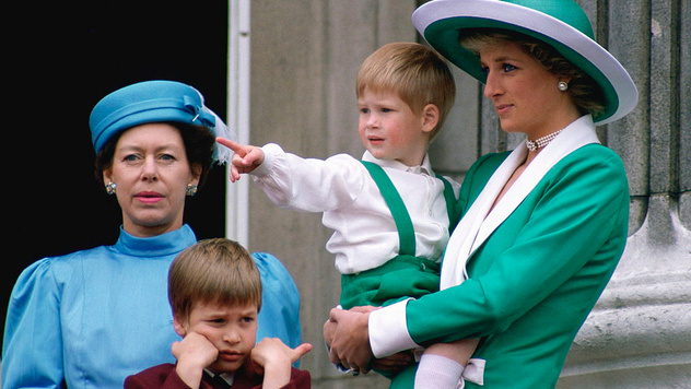 День матери: 26 редких кадров принцессы Дианы с сыновьями — принцем Гарри и принцем Уильямом