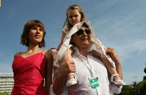 Актер Марат Башаров и Елизавета Круцко с дочерью Амели