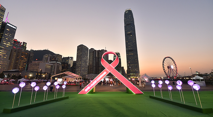 Кампания Estée Lauder по борьбе с раком груди 2019