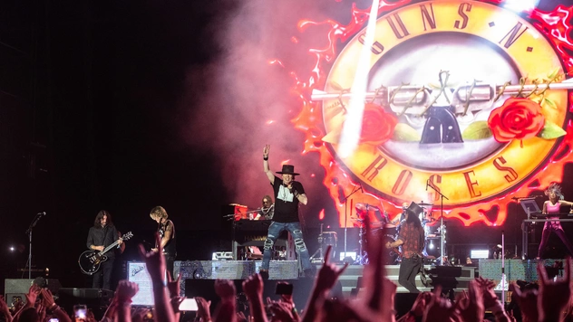 Guns N' Roses перепели легендарный хит AC/DC Back In Black — видео никого не оставит равнодушным