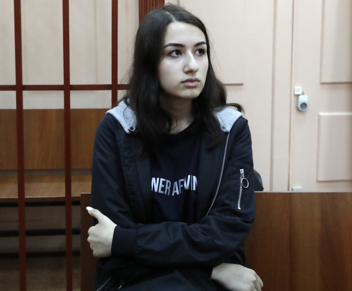 Суд продлил сестрам Хачатурян домашний арест еще на месяц