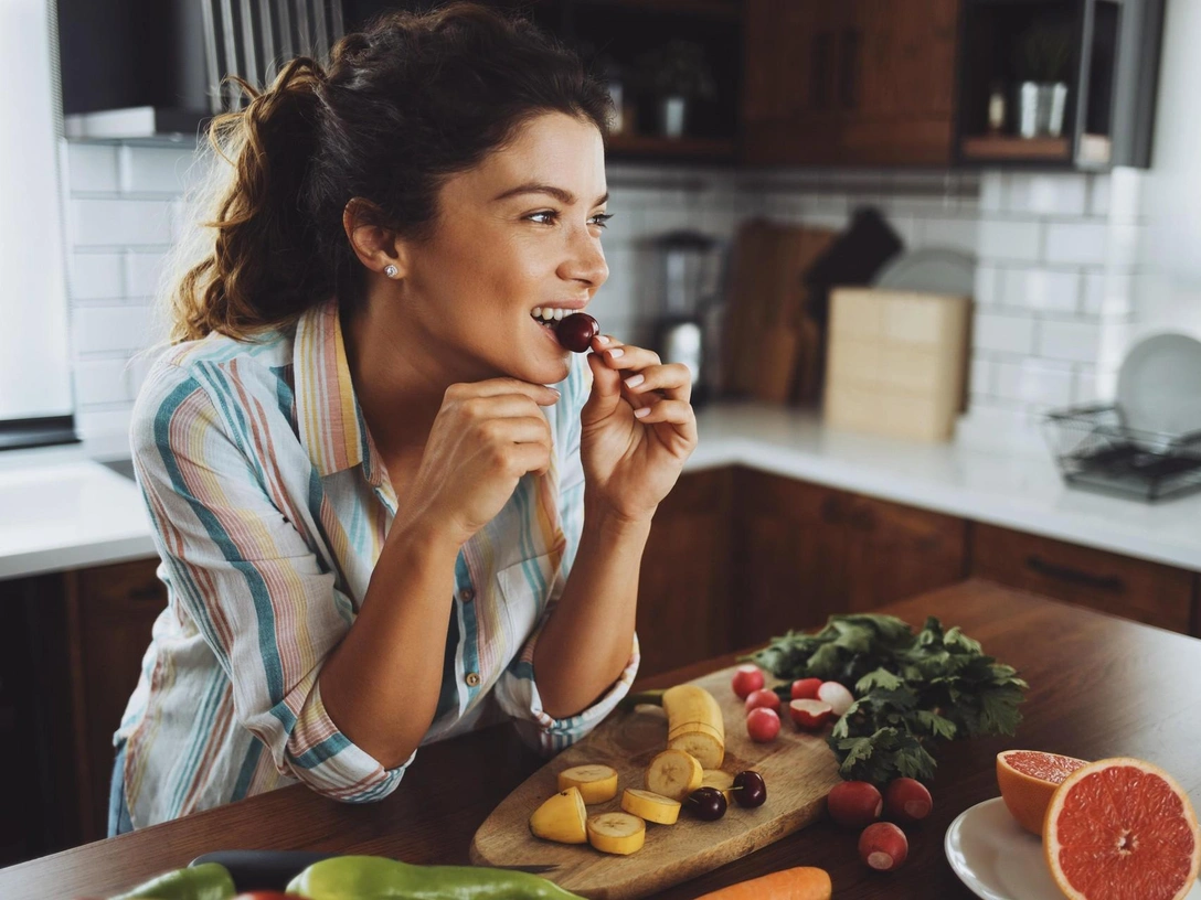 Как создать дефицит калорий, чтобы похудеть: советы и формула расчета | marieclaire.ru