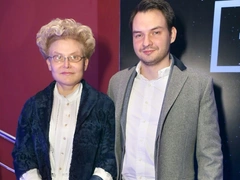 «На хорошей девочке»: младший сын Елены Малышевой женился в США