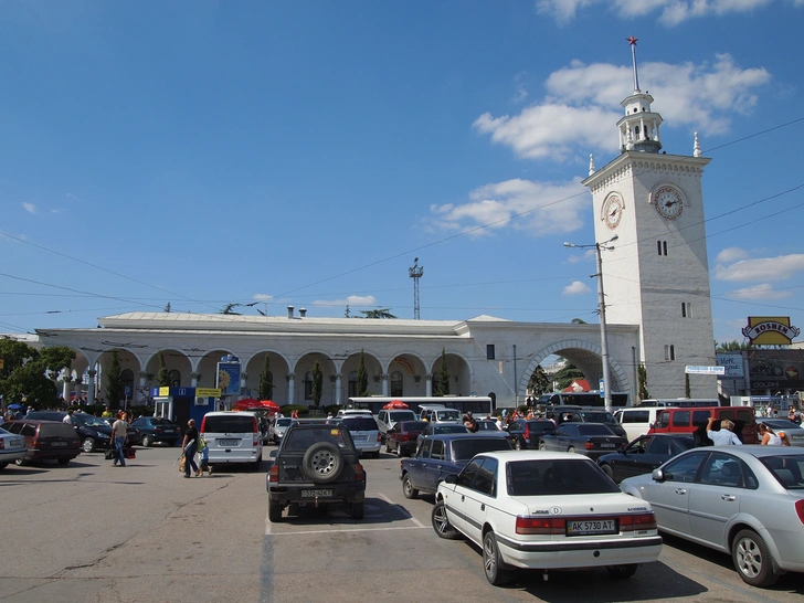 В условиях закрытого неба: как сейчас добраться до Крыма