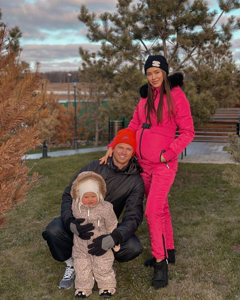 Анастасия Костенко и Дмитрий Тарасов с дочкой