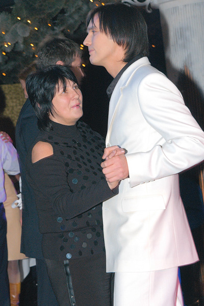 Влад с мамой Натальей Львовной на праздновании своего 30-летия в казино «Метелица», 2004 год