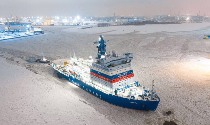 Ледокол «Сибирь» покидает Санкт-Петербург