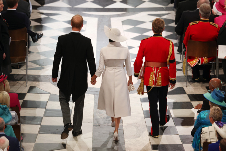 Первый королевский выход после Мегзита: принц Гарри и Меган Маркл в платье-пальто в соборе Святого Павла
