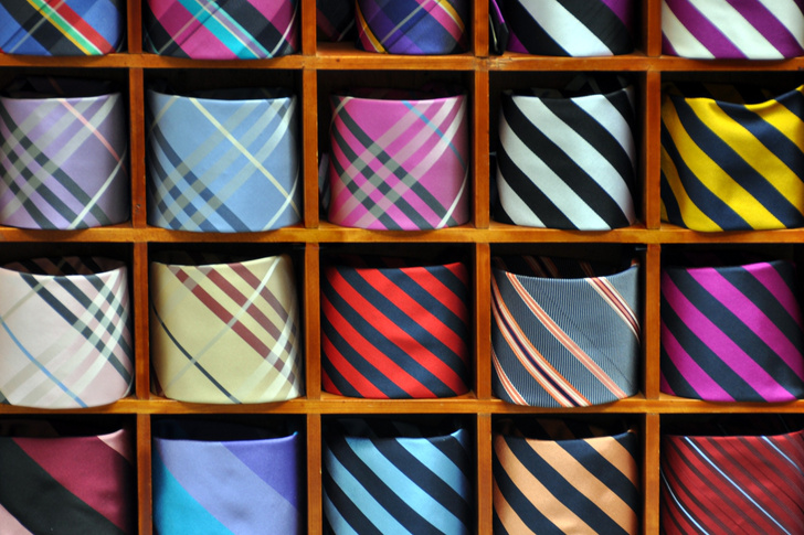 Чем и как стирать галстук в домашних условиях