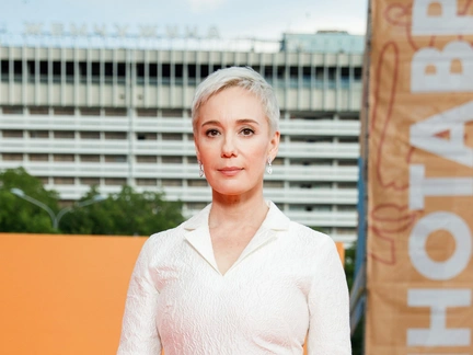 Почему 17 лет прятала приемную дочь и скрывает мужей. Чулпан Хаматова за кадром